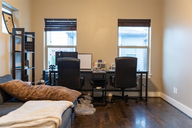 Photo - 2903 Blodgett St