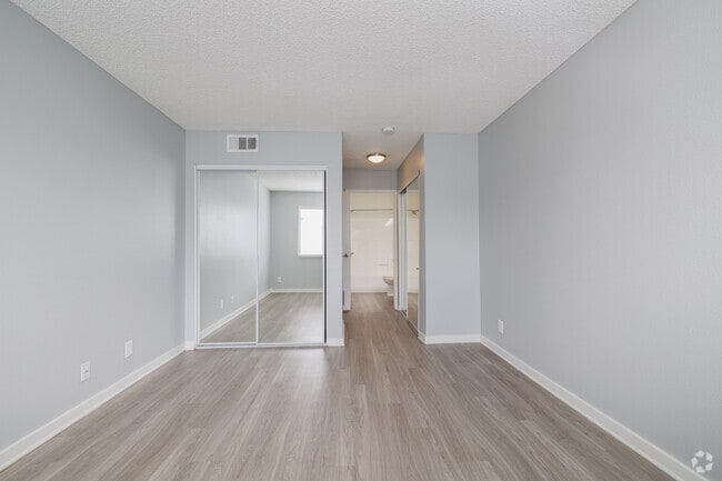 2BR, 2BA - 900SF - Bedroom