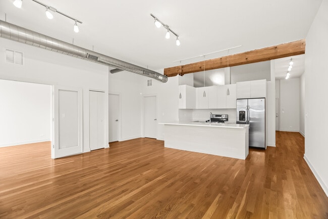 Photo - 1755 N Damen Ave