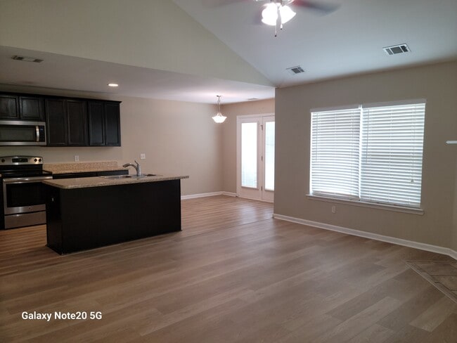 Photo - 104 Clydesdale Ct