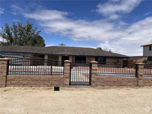 Building Photo - 19900 Yucca Loma Rd Rental