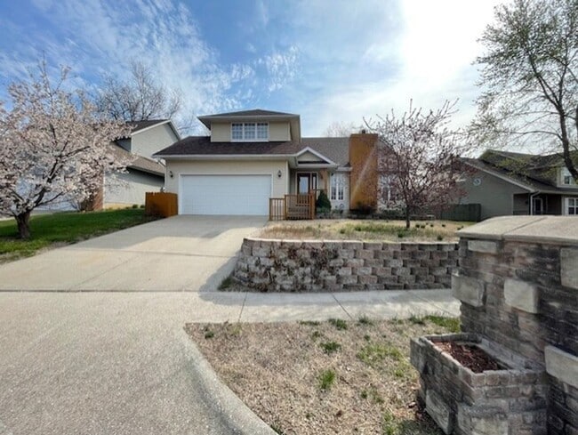 4 Bedroom Home in SE Springfield! - 4 Bedroom Home in SE Springfield!
