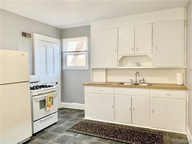 Photo - 2449 Delaware Ave