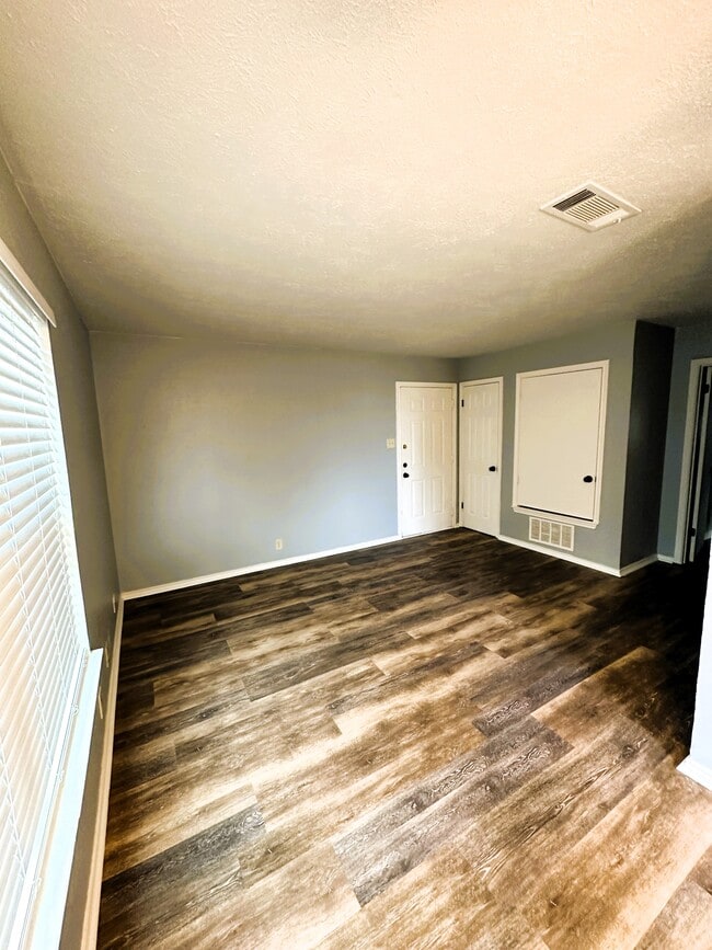Photo - 103 Redbud Ct