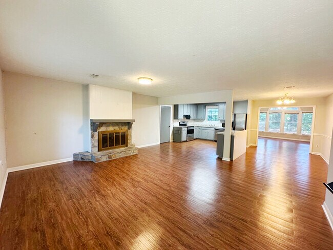 Photo - 2945 Sawgrass Trail SW