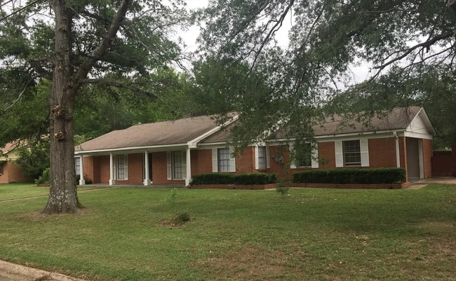 Photo - 311 Linden Cir