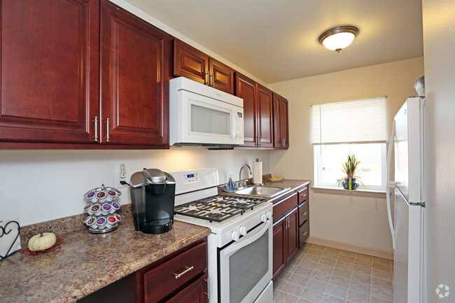 Interior Photo - Kutztown Gardens Rental