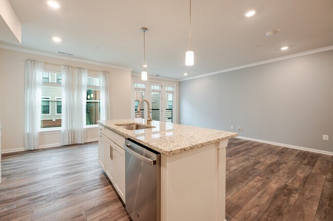 Photo - 2401 Stella Pl
