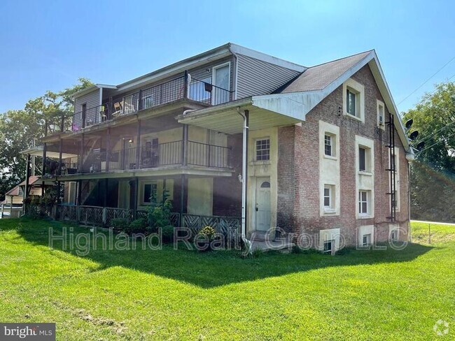 Building Photo - 1885 Habecker Rd Unit Apt 12