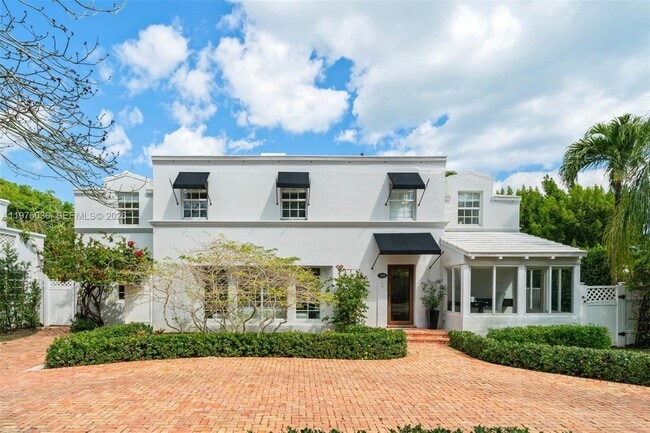 Photo - 939 W 47th Ct