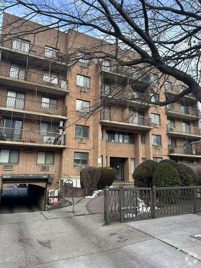 Building Photo - 147- 45 Barclay Ave Unit 2D Rental