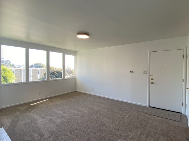 Photo - 1BR/1BA Charmer! BAY VIEWS and Parking! Laundry On-Site! Balcony! PROGRESSIVE Unit 321 Valley Street