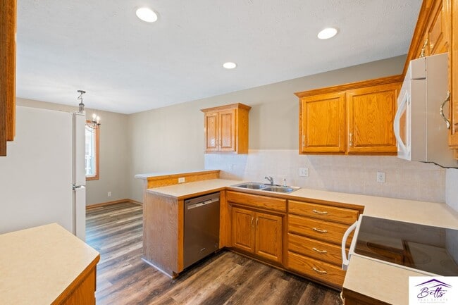 Photo - 16610-12 P Unidad 16612 P