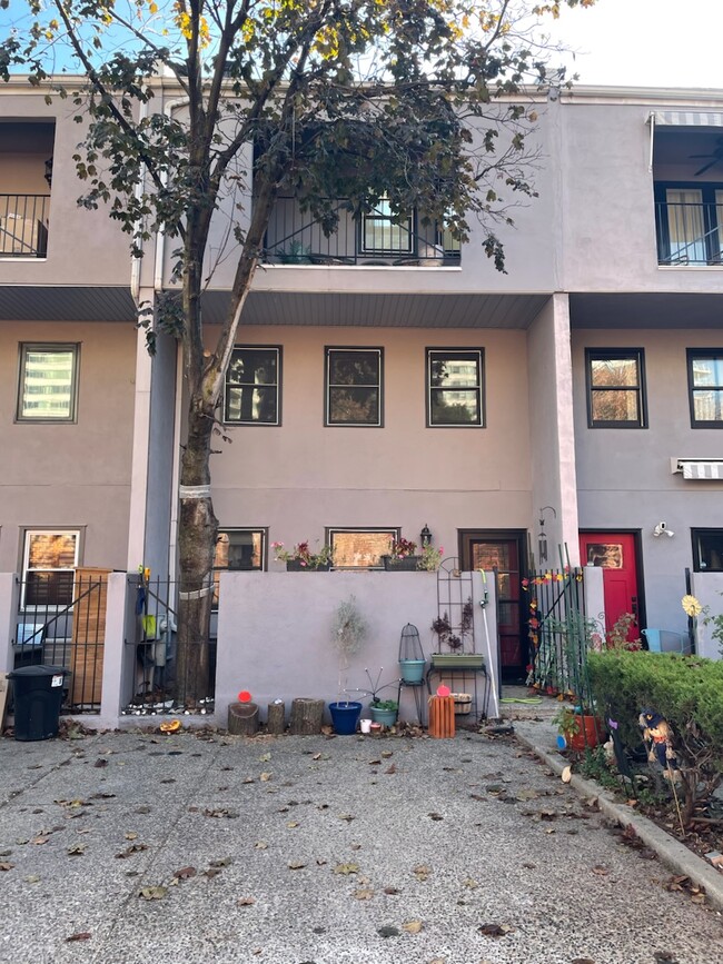 Main entrance - 2320 Wallace St Townhome