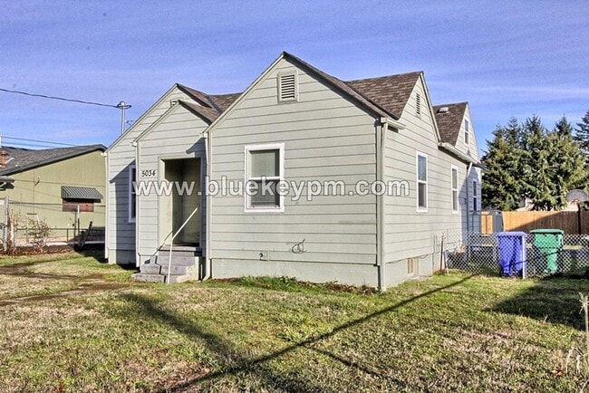 Photo - 3 Bed, 1.5 Bath Home with Large Yard and Parking Area in SE Portland