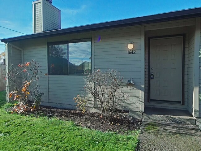 Photo - Comfortable 2 Bedroom Duplex with Garage ~ Albany Unit 1642 23rd Court SE