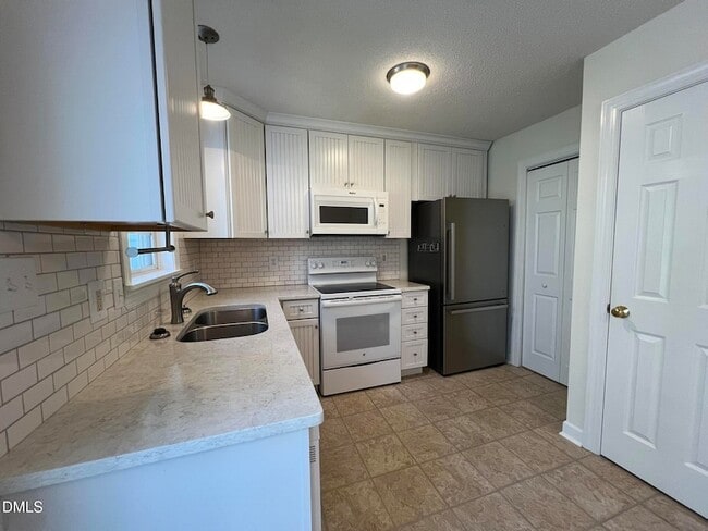 1722 Stroll Cir