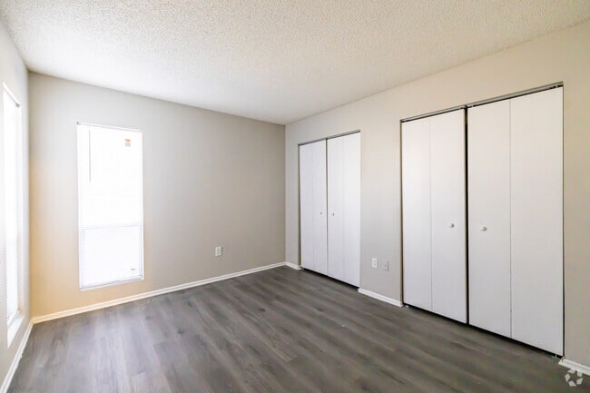 2BR, 2BA 880-SF