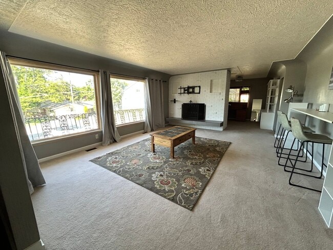 2455 Cascade Ave