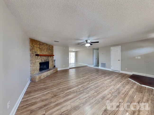 Photo - 1478 Pawnee St