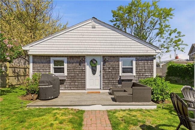 Photo - 272 Riverside St