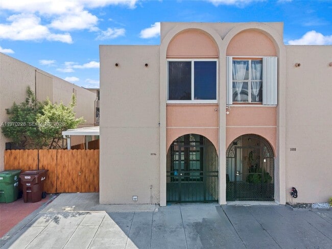 Building Photo - 1096 W 42nd Pl