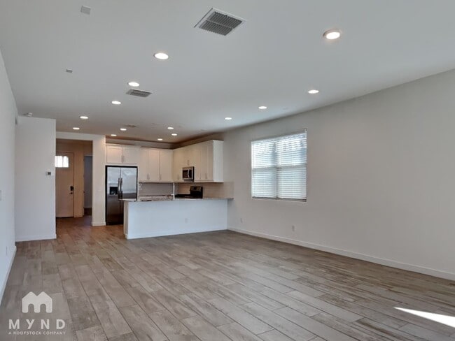 Photo - 19353 W Elm St