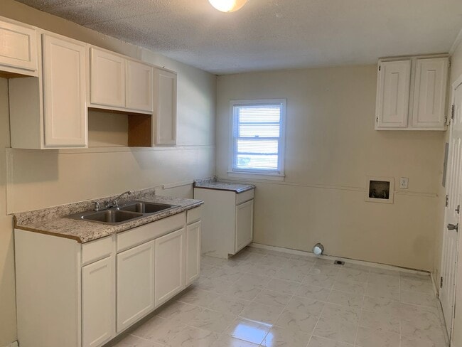 Photo - 914 Wainwright Ave