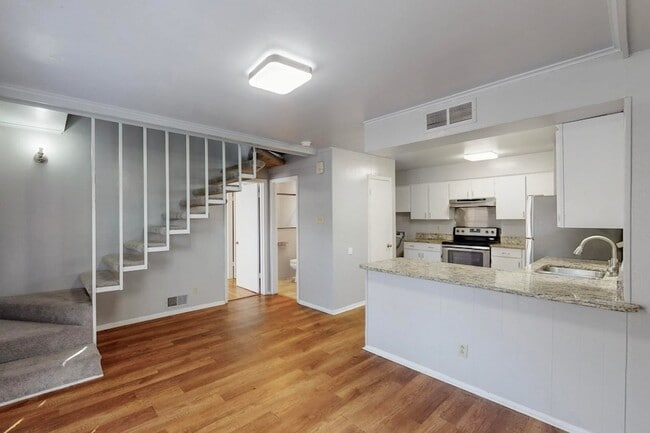 7948 Habersham Ln