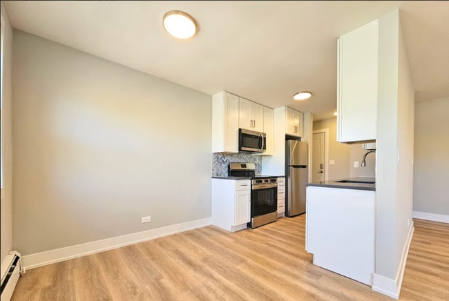 Photo - 531 W Aldine Ave