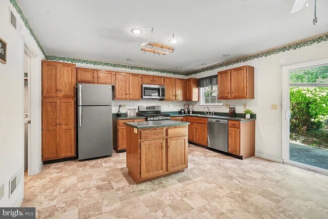 Photo - 239 G St
