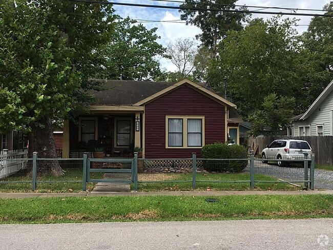 Building Photo - 2223 Singleton St Rental