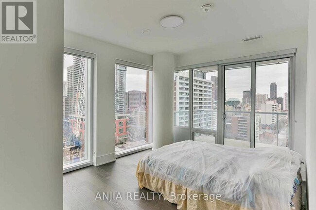 Photo - 1 Gloucester St Unité 1716