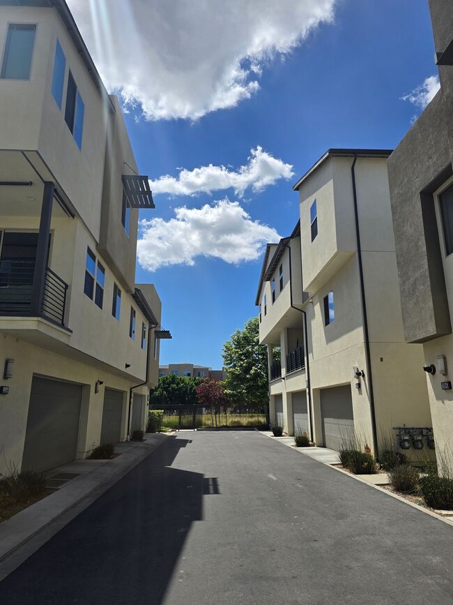 Breathtaking 4-bedroom, 3.5-bathroom townh... - Breathtaking 4-bedroom, 3.5-bathroom townh... Townhome