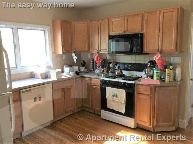 Building Photo - 9 Arlington St Unit #3