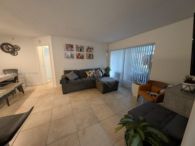 Building Photo - 430 S Park Rd Unit 3-108