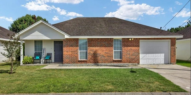 Building Photo - 5780 Shadowbend Cir N