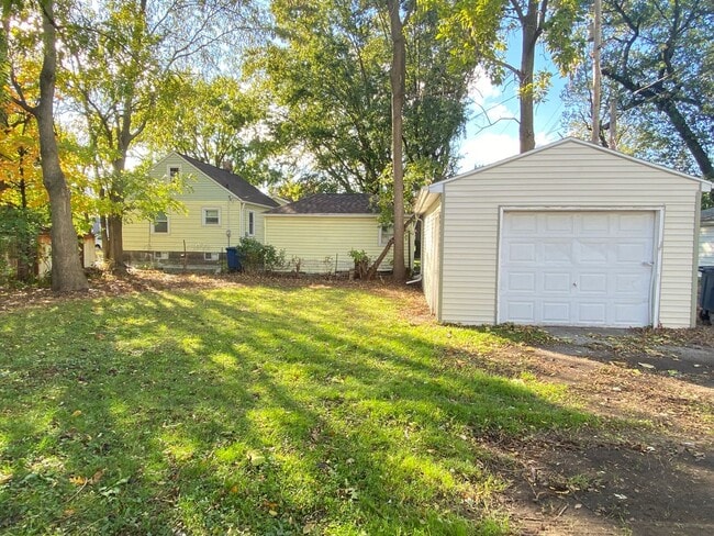 Photo - 2 Bed Home With A Den Michigan City