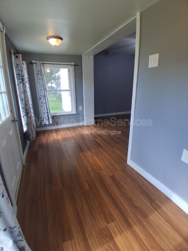 Photo - 701 N E St
