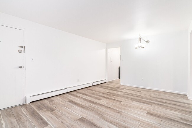 Photo - Lindsay Court Apartments