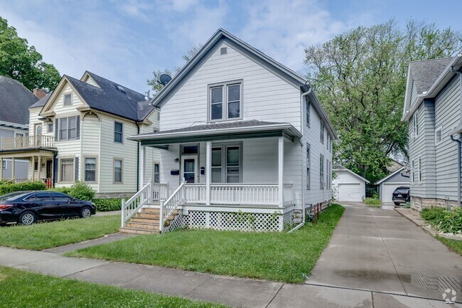 Building Photo - 30 Olcott St Unit 30 Olcott Street 1/2 Rental