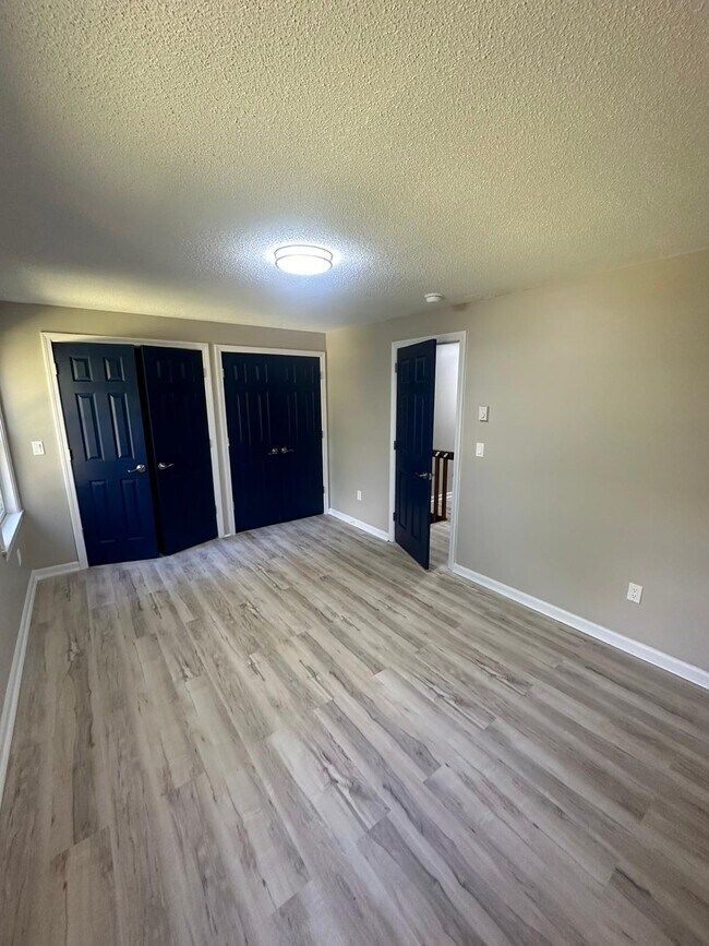 Photo - Pinecrest Apartments