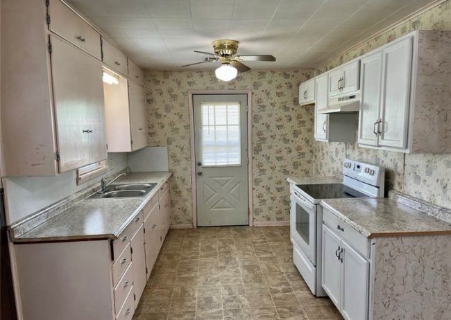 Photo - 1613 Center Ln