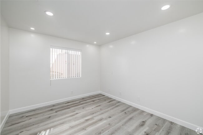 master bedroom - 825 S. Hobart Blvd.