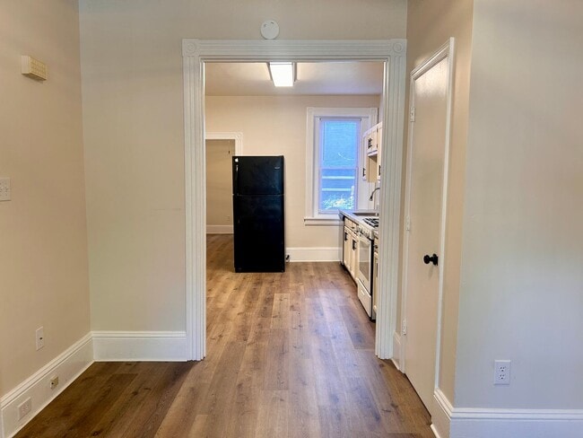 Photo - 230 1/2 W Walnut St Unit Apt 1 First Floor