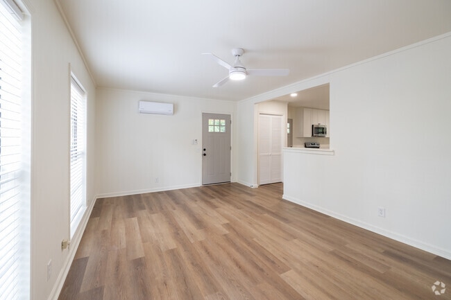 2BR, 1BA - 750SF - Living Room - Timber Ridge Apartments