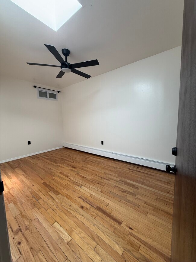 13 Schaefer St Unit 1 room inshared 3 bedroom