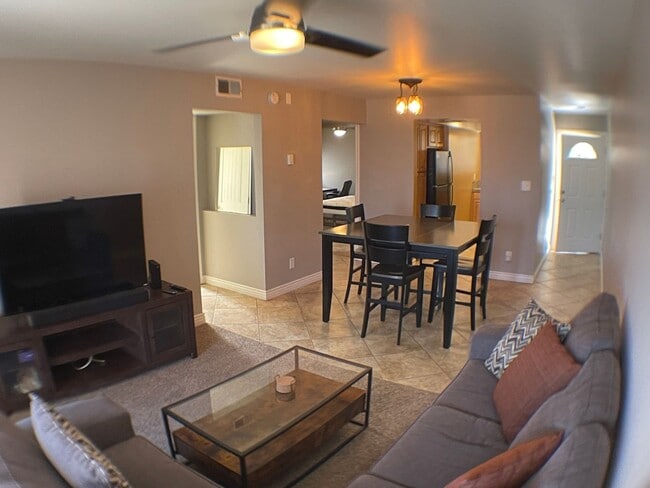 Building Photo - Furnished 2BR Condo with Dual Primary Suit...