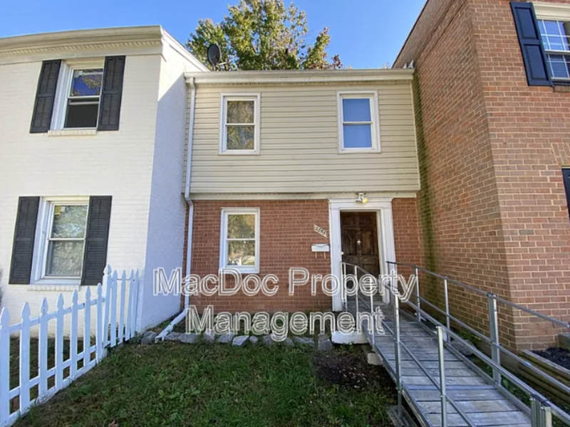 Photo - 2855 Gloucester Ct Townhome