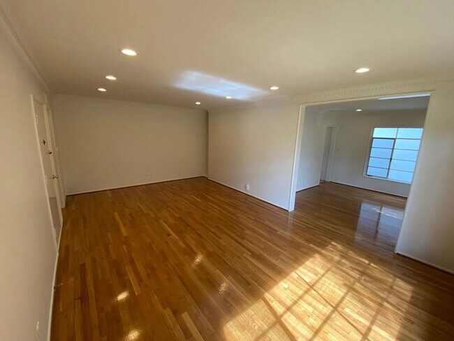 817 S Windsor Blvd Unit B